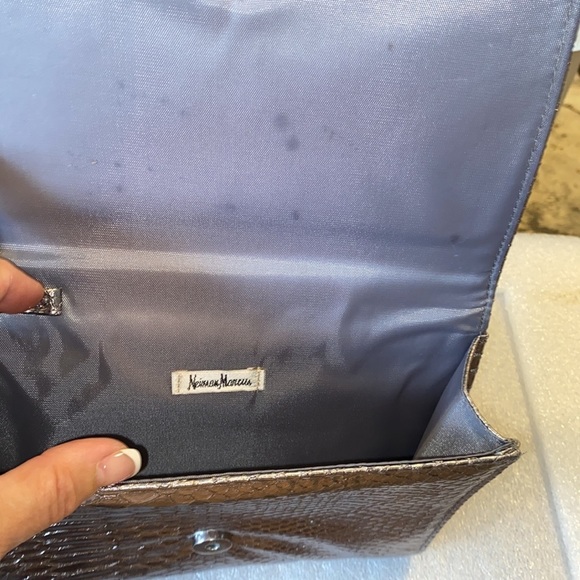 Free NWT Neiman Marcus Snakeskin Wristlet/ Clutch - Picture 4 of 5